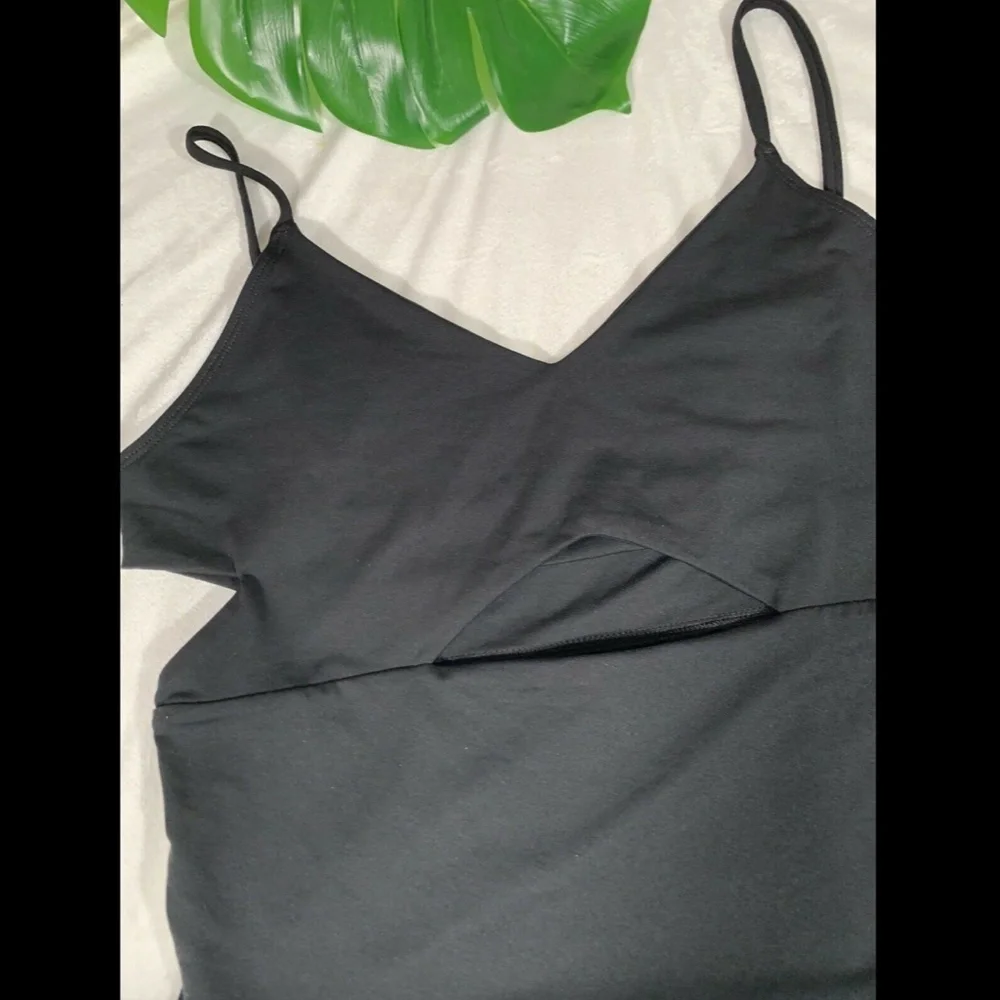 NEW $140 Good American Front Cutout V-neck Camisole Thong Bodysuit in Black SZ 5 - Picture 6 of 12